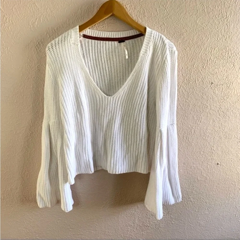 Free people Women’s Damsel White Bell Sleeve Knit Sweater Size Medium